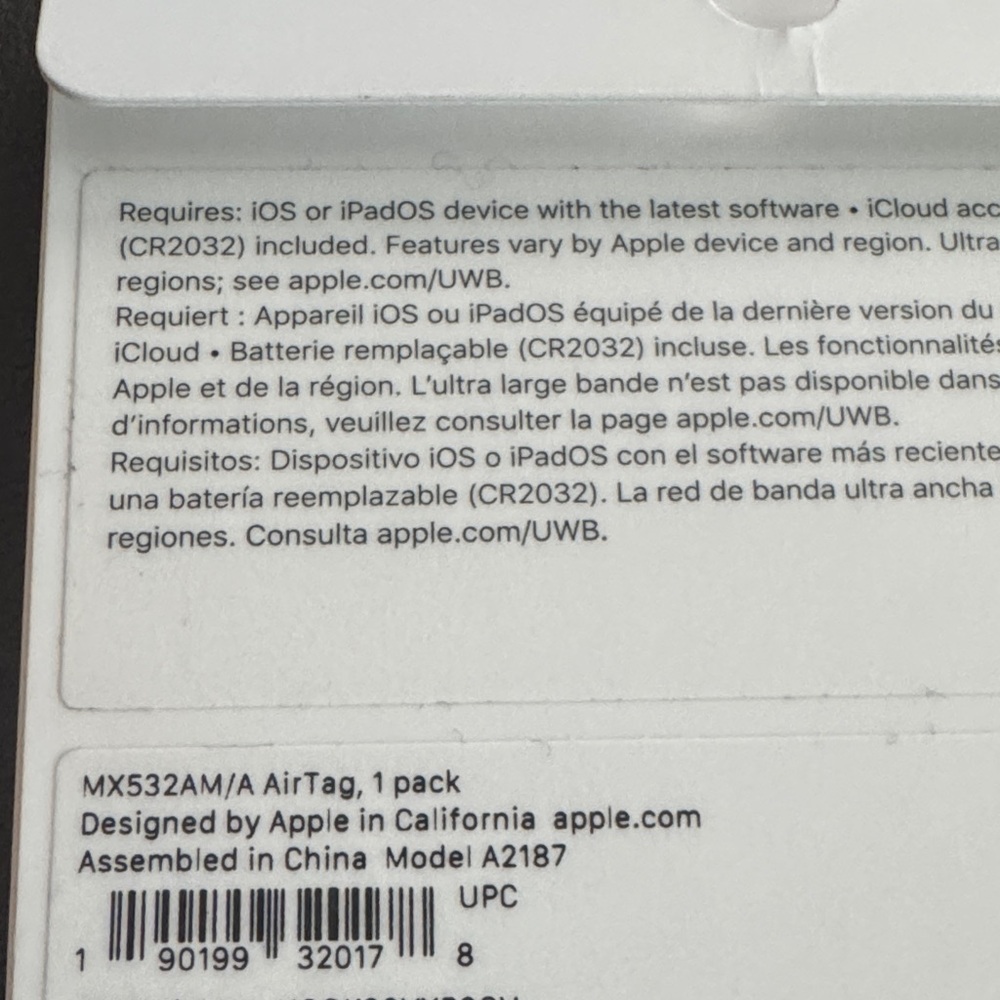 Apple AirTag in White and Black - Picture 3 of 4